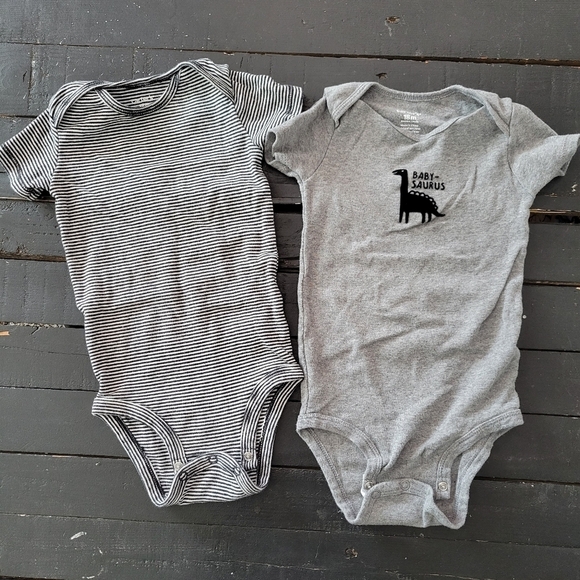 Carter's 18 Months Baby Boy Lot of 2 Short Sleeve Bodysuits Grey Black Stripes - Picture 1 of 2